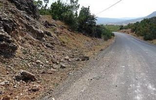 Adıyaman’da yol kenarına döşenen EYP güvenli...