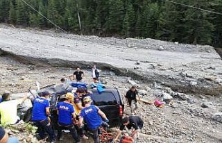 Afet bölgesine gelen Bakanlık görevlileri uçuruma...