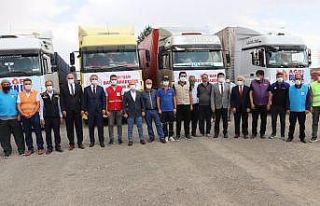Afetzedeler için Ağrı’dan 4 tır gıda ve ihtiyaç...