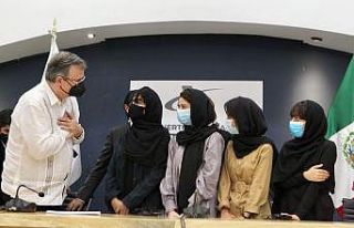 Afgan robotik ekibi üyeleri sığınmacı olarak...