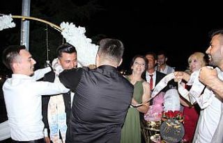 Afyonkarahisar’da bir garip takı töreni