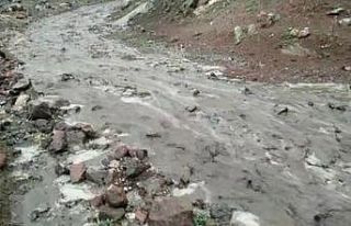 Ağrı Dağı eteğindeki köylerde sel meydana geldi