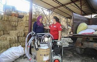 Ahırları yanan üreticilere süt sağma makinesi...