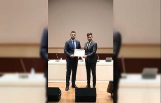 AK Parti Karabük İl Gençlik Kolları’na plaket