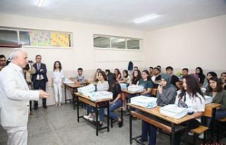 Akdeniz Belediyesinden öğrencilere rehberlik desteği