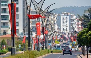 Aliağa, 30 Ağustos için bayraklarla donatıldı