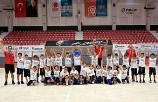 Aliağalı çocuklar, yaz tatillerini spor yaparak...