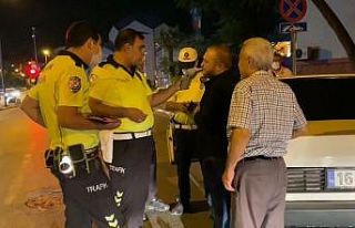 Alkollü ve ehliyetsiz direksiyon başında yakalandı,...