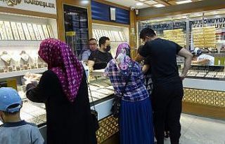 Altın fiyatlarındaki düşüş kuyumcuları hareketlendirdi