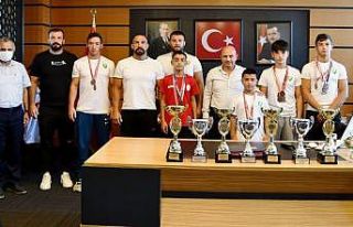 Altınovalı pehlivanlar başarıdan başarıya koşuyor