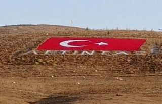 Altıntaş’ta dev Türk bayrağı boyama çalışması