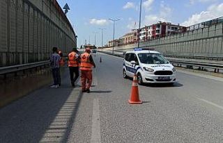 Ana su hattı patladı, karayolu trafiğe kapandı