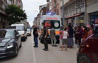 Aniden yola fırlayan çocuğa otomobil çarptı