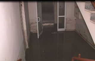 Ankara Altındağ’da sağanak yağış sele yol...