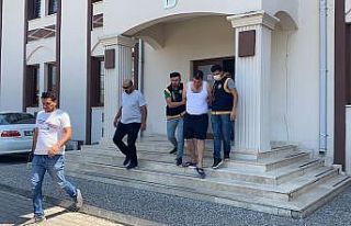 Annesini yemek masasında bıçaklayan öldüren zanlı...