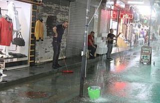 Antalya’da sağanak yağmur