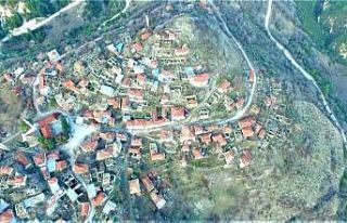 Antik kentin üzerinde yaşıyorlar