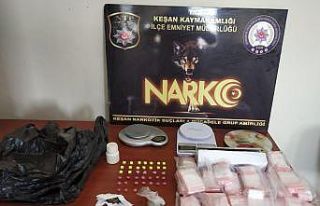 Arama yapılan mahallede çöp kutusundan bile uyuşturucu...