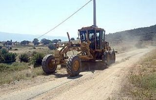 Arazi yolları yenileniyor