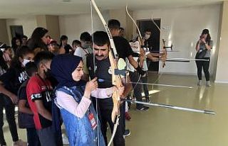 Ardahanlı öğrenciler yay gerip ok attılar
