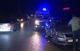 Arnavutköy’de 2 otomobil çarpıştı: Anne ve...