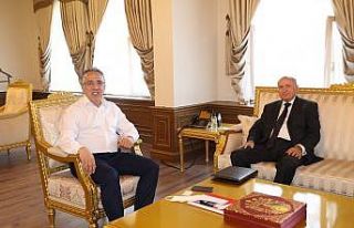 Arnavutluk Ankara Büyükelçisi Robo, Savran’ı...