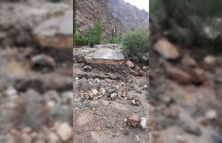 Artvin’de heyelan nedeniyle 14 köy yolu ulaşıma...