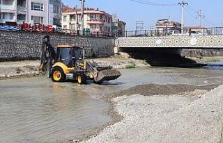 Asar Deresinde rutin temizlik çalışmaları sürüyor