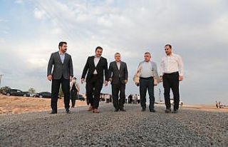 Asfalt çalışmalarını yerinde inceledi