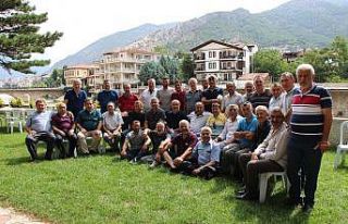 Asker arkadaşlarının 30 yıl sonra duygulandıran...