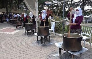 Aşure kazanları birlik ve beraberlik için kaynadı