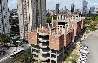 Ataşehir’de hayalet bina: 35 yıldır bitmeyen...