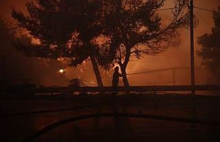 Atina’nın kuzeyindeki orman yangınları rüzgarın...