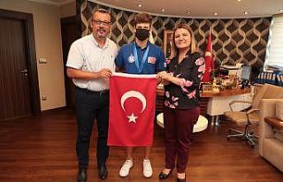 Avrupa şampiyonu yüzücünün hedefi Olimpiyat şampiyonluğu