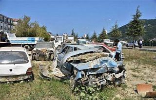 Ayancık’ta sel sonrası araba mezarlığı