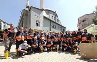 Ayancık’ta selden etkilenen cami temizlendi