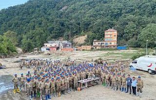 Ayancık’ta yaraları saran Mehmetçik’e doğum...