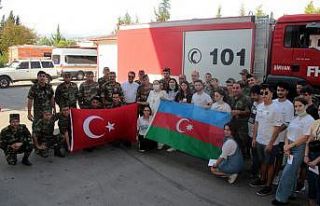 Azerbaycanlı ateş savaşçılarına duygulandıran...