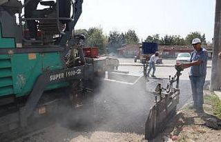 Aziziye Mahallesinde sıcak asfalt çalışması