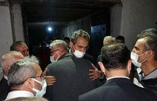 Bakan Özer, amcasının ailesine taziyede bulundu