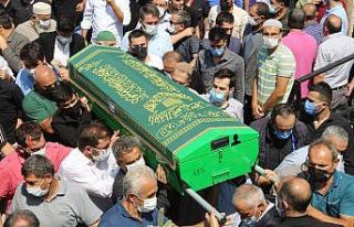 Balkondan düşerek hayatını kaybeden emekli öğretmen...