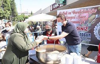 Bandırma Belediyesi’nden aşure ikramı