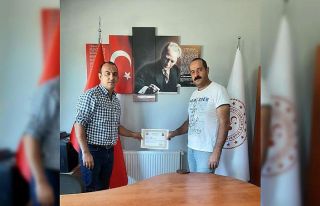 Başarılı personellere belge verildi