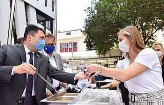 Başkan Avcı’dan vatandaşlara aşure ikramı