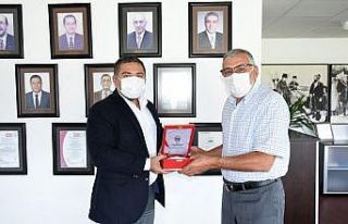 Başkan Bozkurt’tan Ford Otosan’a teşekkür plaketi