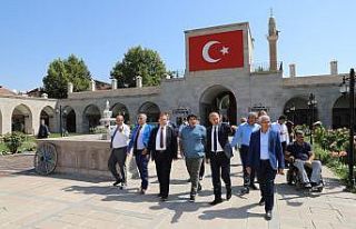 Başkan Güder, Balıkesir’den gelen misafirleri...