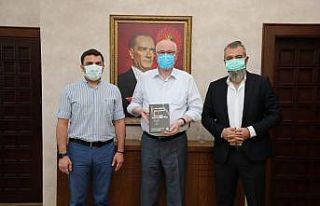 Başkan Kurt “İlklerin Şehri Eskişehir” kitabının...