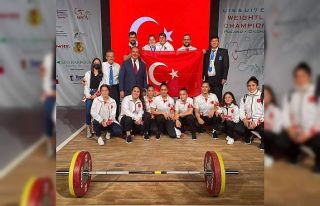 Başkan Özcan Avrupa Şampiyonu Burcu’yu tebrik...