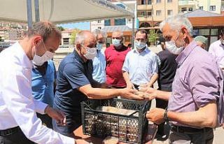 Başkan Öztürk aşure ikram etti