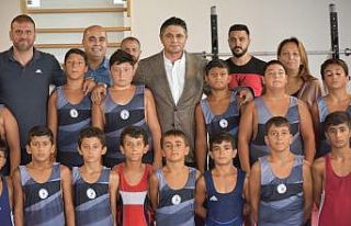 Başkan Serkan Acar’dan milli güreşçilere ziyaret